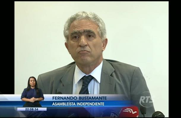 Fernando Bustamante se desafilia del Mov. oficialista Alianza País